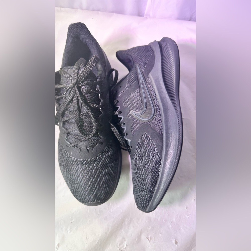 Nike Men's Black Mesh Athletic Running Shoes - Picture 5 of 9